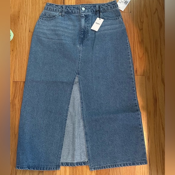 Jean Skirt with Slit - Picture 2 of 3